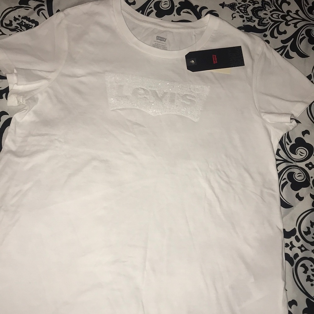 Levi’s tee